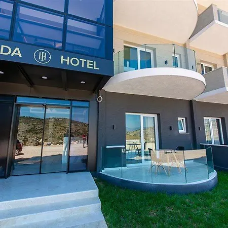 Adani Ksamil Hotel 3*
