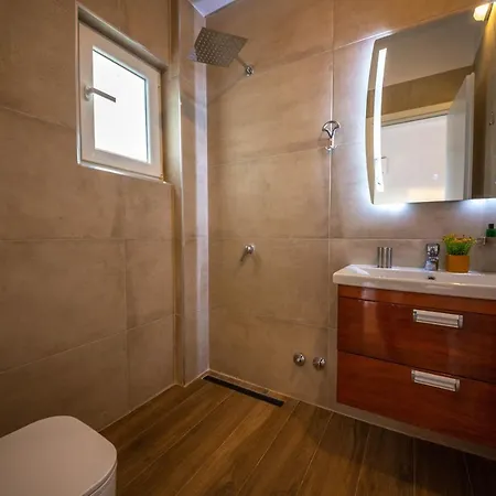 Inada فندق كساميل