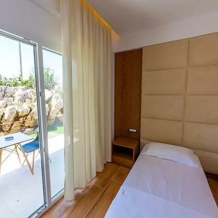 Hotel Adani Ksamil 3*